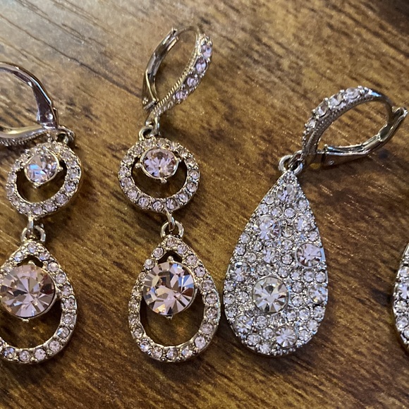 Givenchy Bridal earrings.. excellent condition like new - Picture 6 of 6